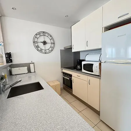 2 Etoiles Face Avec Garage Privatif - Fr-1-197-622