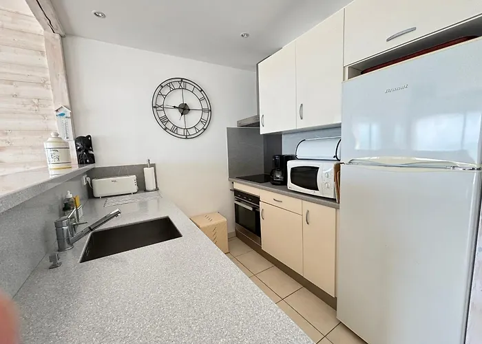 2 Etoiles Face Avec Garage Privatif - Fr-1-197-622